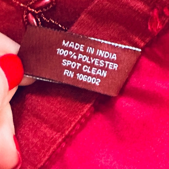 🎄🌟HP🌟Elegant Red Taffeta Beaded Button Back Christmas Tree Skirt 53" Diameter - Picture 11 of 13